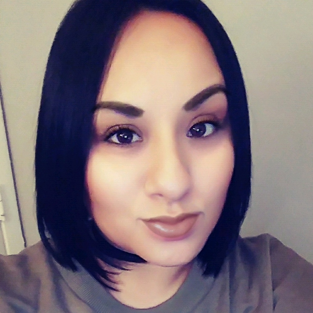 Meet your Posher, Cynthia